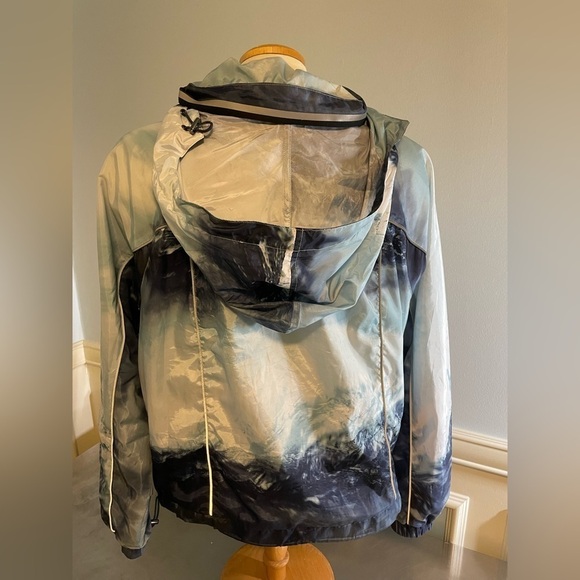 Superdry Sport Windbreaker with Hood - Picture 2 of 8